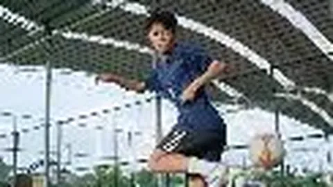 三亚街头baby育儿两不误，小海绵萌态十足