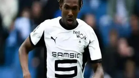 揭秘北京男篮：许利民教练创新报数训练，球员默契度挑战升级！